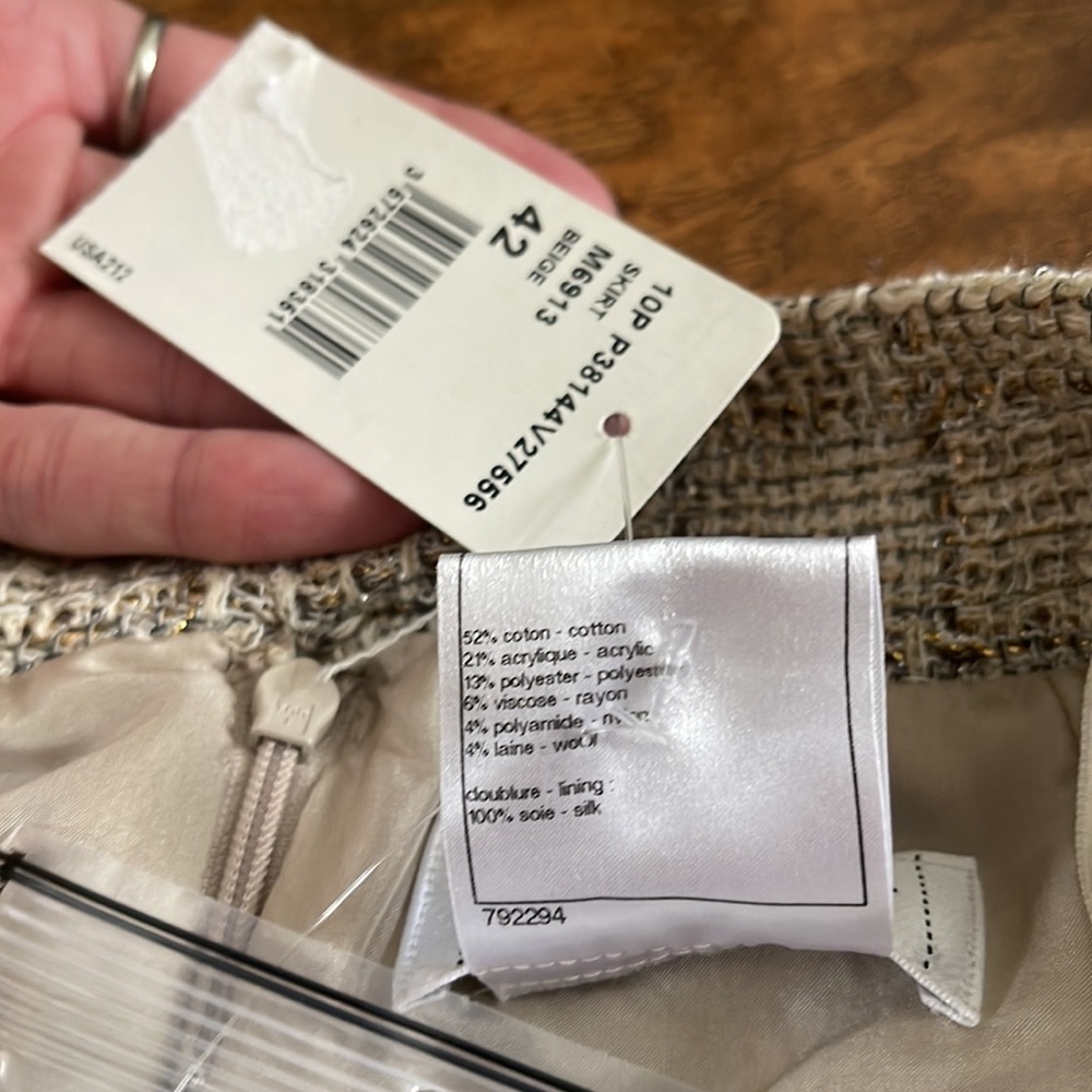NEW Chanel Spring 2010 tweed mini skirt - Picture 3 of 7